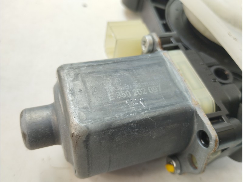 Recambio de elevalunas delantero derecho para volkswagen t-roc advance referencia OEM IAM 2GA837462F 5Q0959801A 0130822715