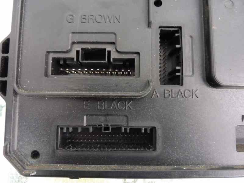 Recambio de caja reles / fusibles para renault megane iii berlina 5 p emotion referencia OEM IAM 284B17288R S180098501 