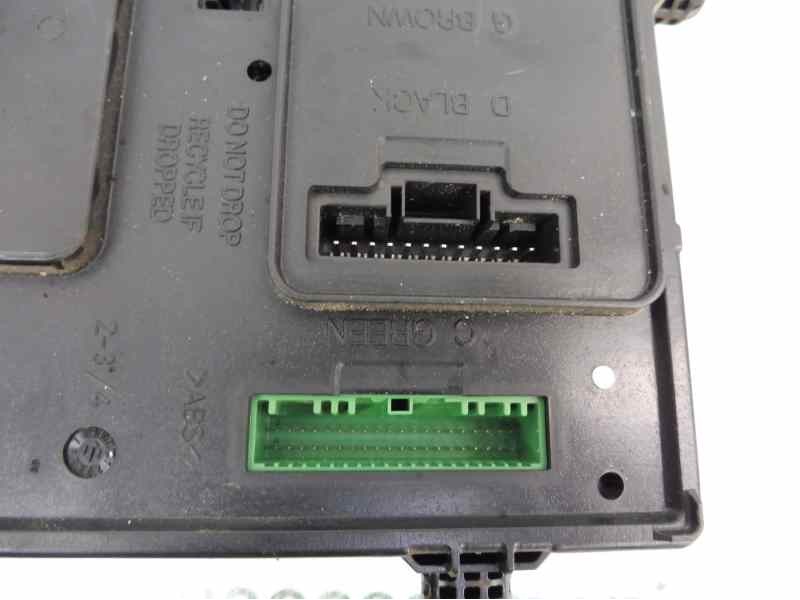 Recambio de caja reles / fusibles para renault megane iii berlina 5 p emotion referencia OEM IAM 284B17288R S180098501 