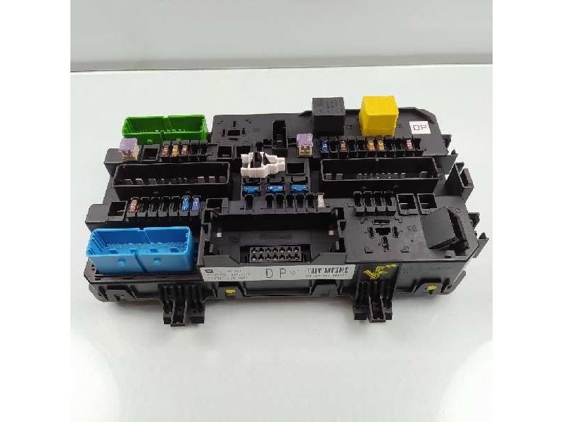 Recambio de caja reles / fusibles para opel astra h berlina enjoy referencia OEM IAM 13181278 5DK008669 