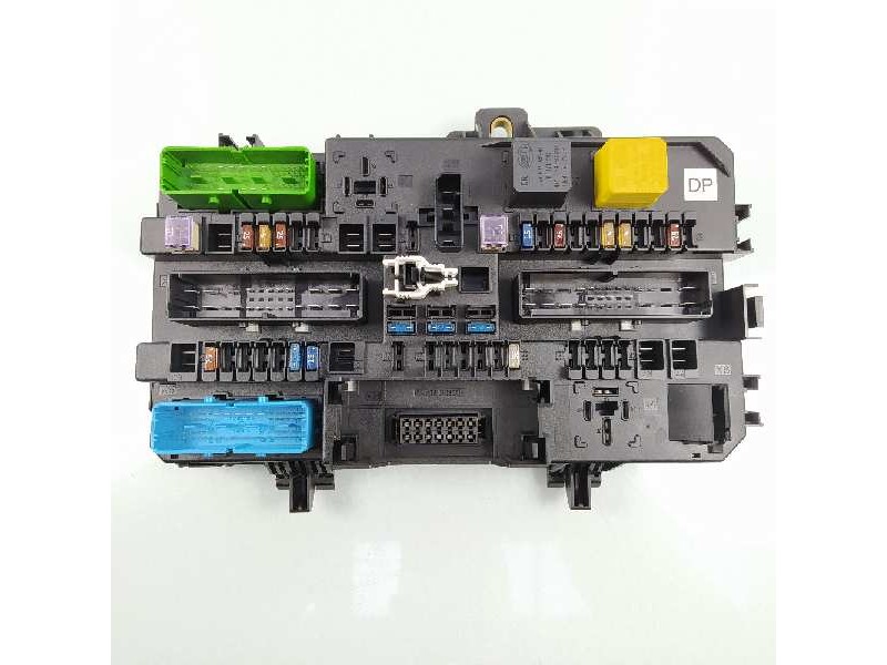 Recambio de caja reles / fusibles para opel astra h berlina enjoy referencia OEM IAM 13181278 5DK008669 