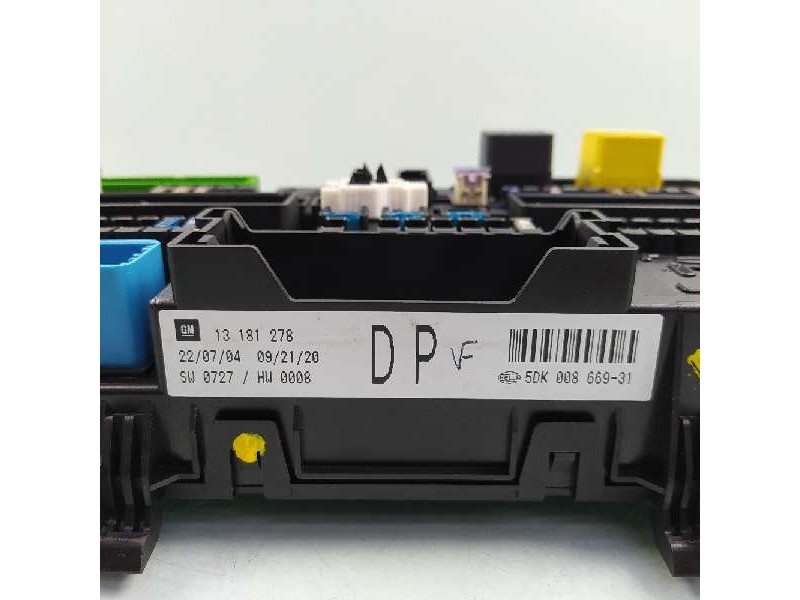 Recambio de caja reles / fusibles para opel astra h berlina enjoy referencia OEM IAM 13181278 5DK008669 