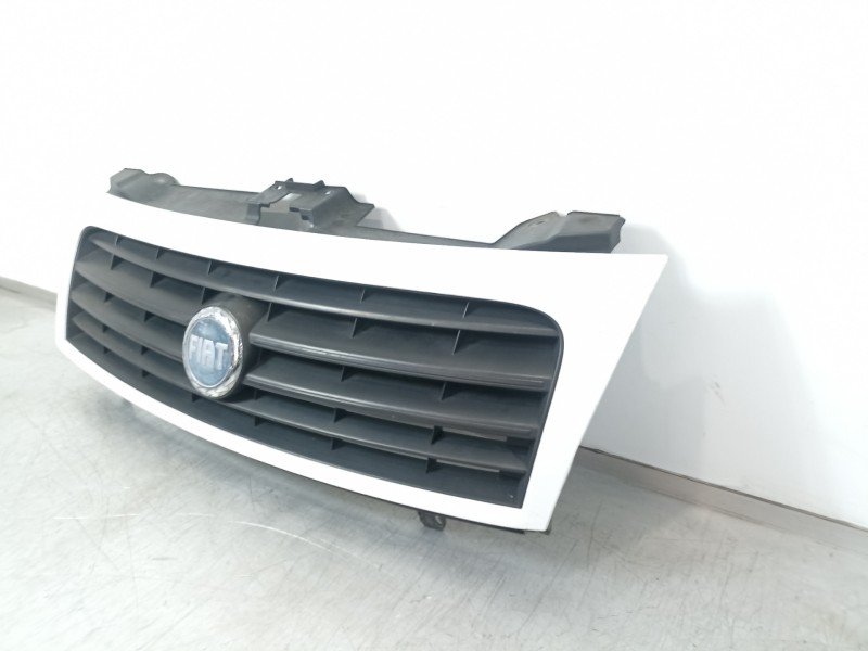 Recambio de rejilla delantera para fiat scudo combi (272) l1h1 90 multijet (5 pl.) referencia OEM IAM 1497652077  