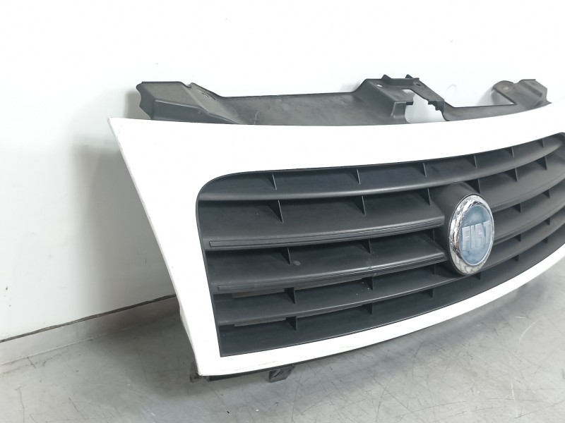 Recambio de rejilla delantera para fiat scudo combi (272) l1h1 90 multijet (5 pl.) referencia OEM IAM 1497652077  