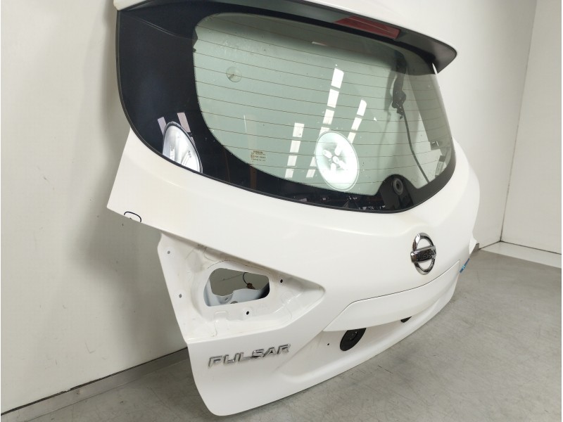 Recambio de porton trasero para nissan pulsar (c13) acenta referencia OEM IAM   