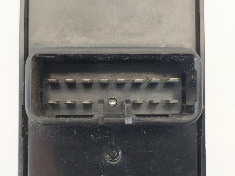 Recambio de mando elevalunas delantero izquierdo para citroën c-crosser xtr referencia OEM IAM 8608A185  