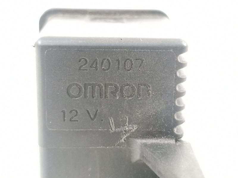 Recambio de rele inyeccion para peugeot 308 gt referencia OEM IAM 240107  