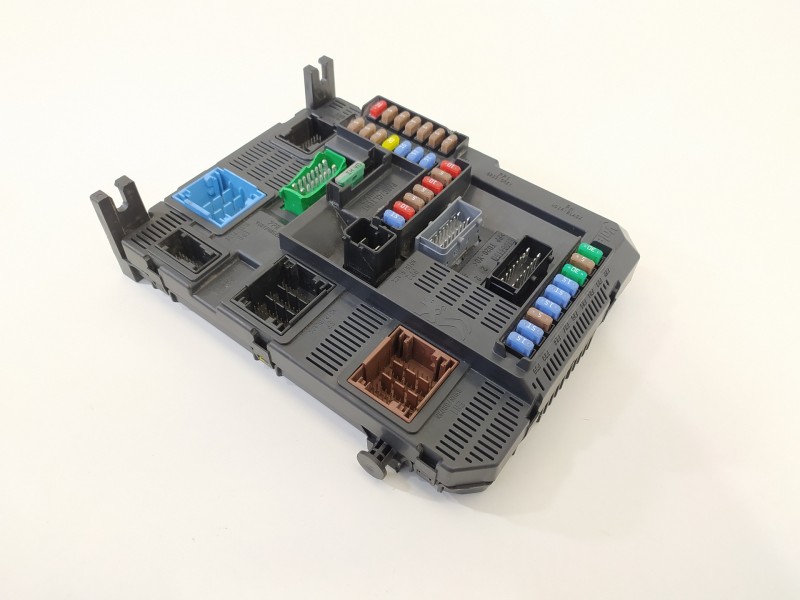 Recambio de caja reles / fusibles para peugeot 208 active referencia OEM IAM 9807531680 BSIN02 