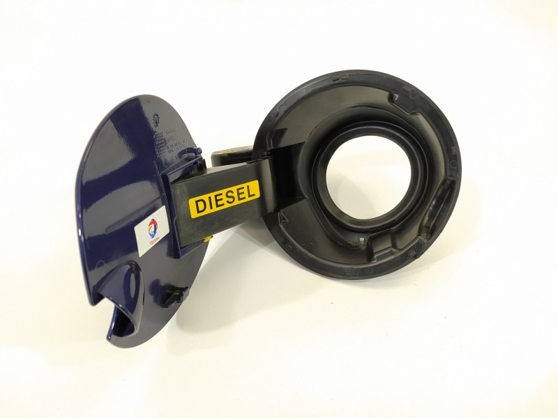 Recambio de tapa exterior combustible para peugeot 208 active referencia OEM IAM 9673905980  