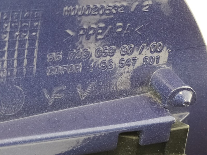 Recambio de tapa exterior combustible para peugeot 208 active referencia OEM IAM 9673905980  