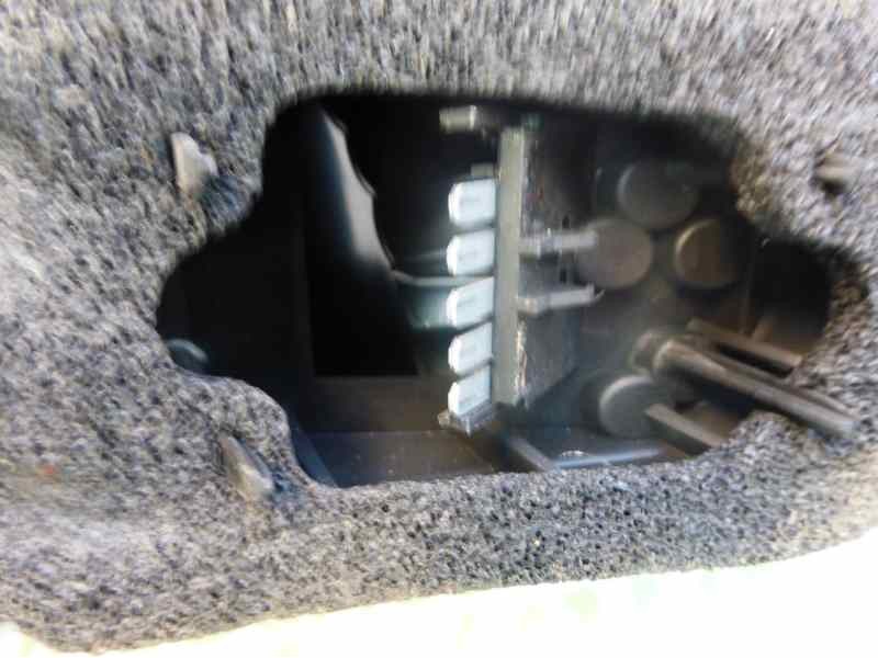 Recambio de piloto trasero derecho para opel meriva cosmo referencia OEM IAM 13203392  