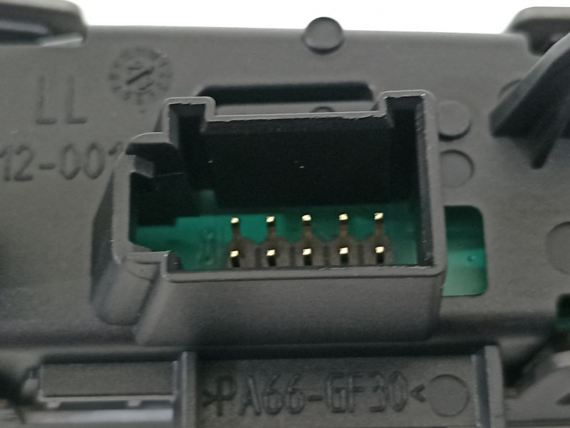 Recambio de mando multifuncion para audi a1 sportback (gba) 25 tfsi básico referencia OEM IAM 82B713463  