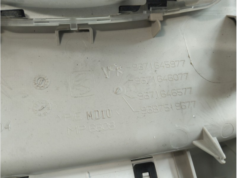 Recambio de luz interior para citroën c4 lim. feel referencia OEM IAM 96781446 9671646077 