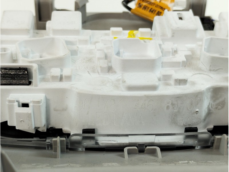 Recambio de luz interior para citroën c4 lim. feel referencia OEM IAM 96781446 9671646077 