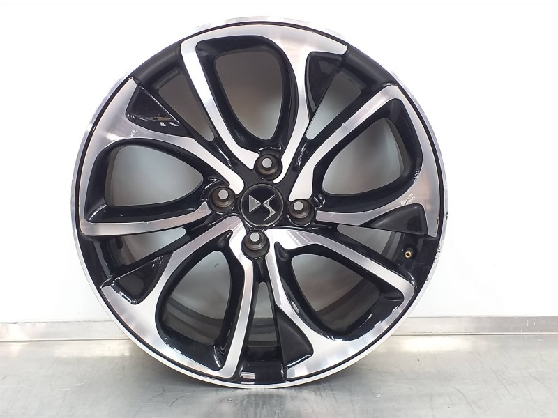 Recambio de llanta para ds 4 style referencia OEM IAM 9688904377  