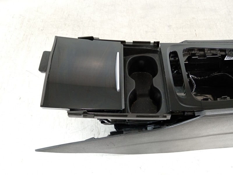 Recambio de apoyabrazos central para opel insignia grand sport business referencia OEM IAM   