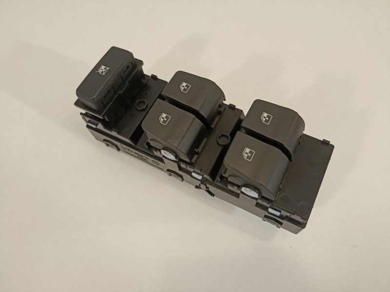 Recambio de mando elevalunas delantero izquierdo para hyundai i30 (pd) essence referencia OEM IAM 93571G3030  