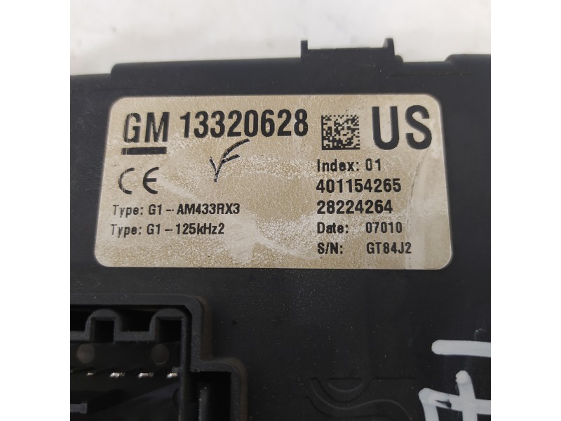 Recambio de caja reles / fusibles para opel corsa d selective referencia OEM IAM 13320628  