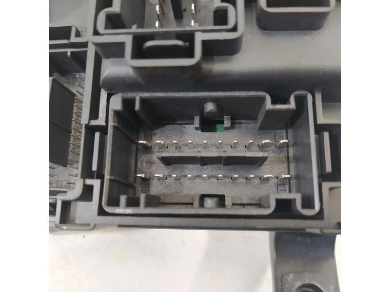 Recambio de caja reles / fusibles para opel corsa d selective referencia OEM IAM 13320628  