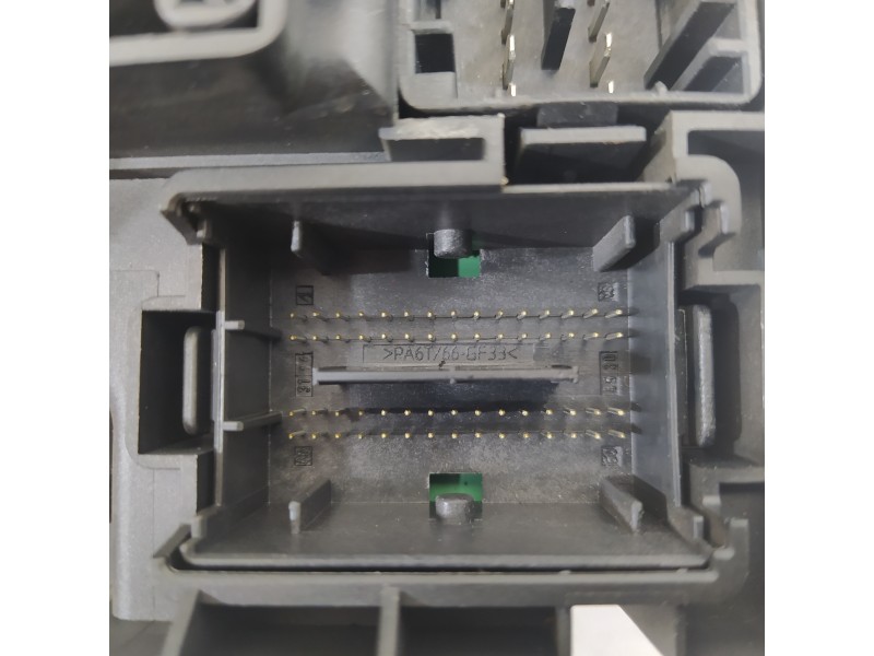 Recambio de caja reles / fusibles para opel corsa d selective referencia OEM IAM 13320628  