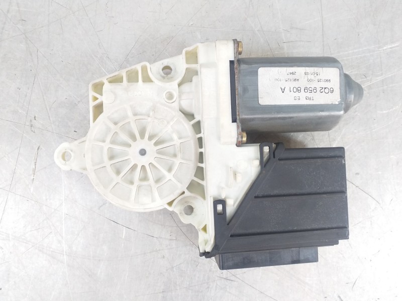 Recambio de motor elevalunas delantero derecho para seat ibiza (6l1) cool referencia OEM IAM 6Q2959801A  