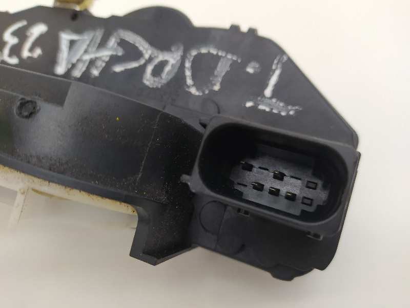 Recambio de cerradura puerta trasera derecha para chevrolet orlando ltz referencia OEM IAM 13503808  