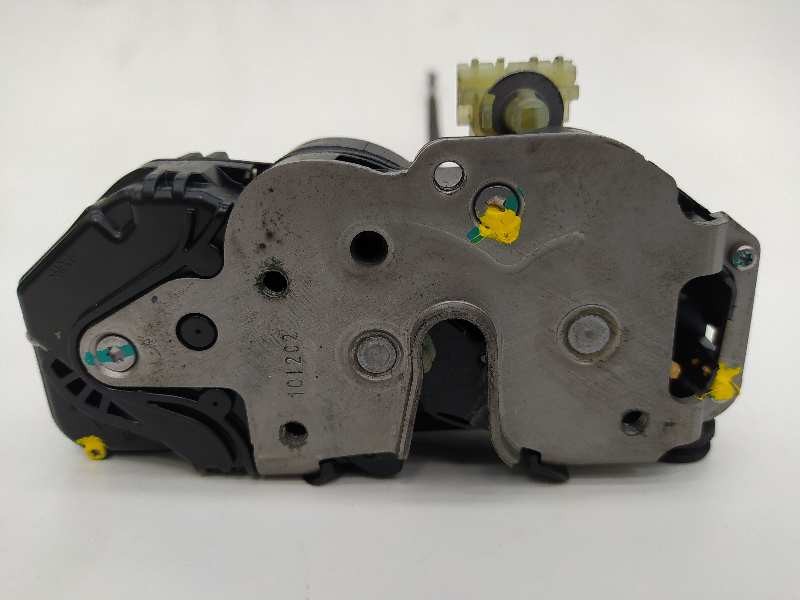 Recambio de cerradura puerta trasera derecha para chevrolet orlando ltz referencia OEM IAM 13503808  