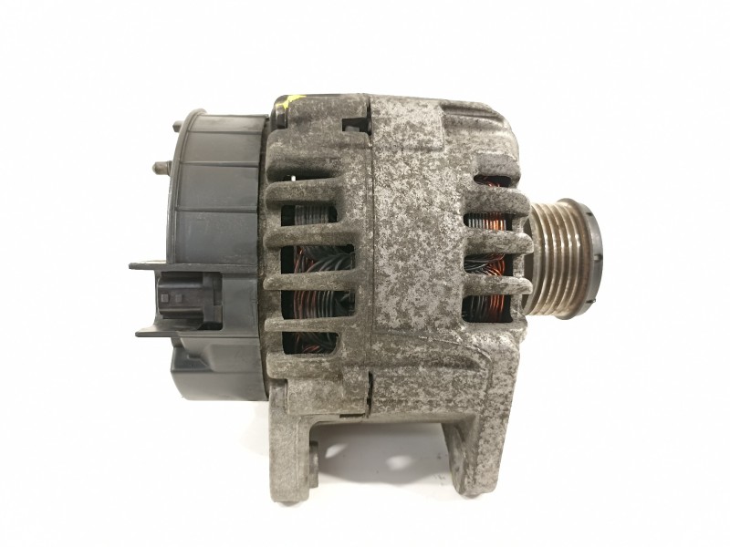 Recambio de alternador para renault fluence referencia OEM IAM 231000026R  