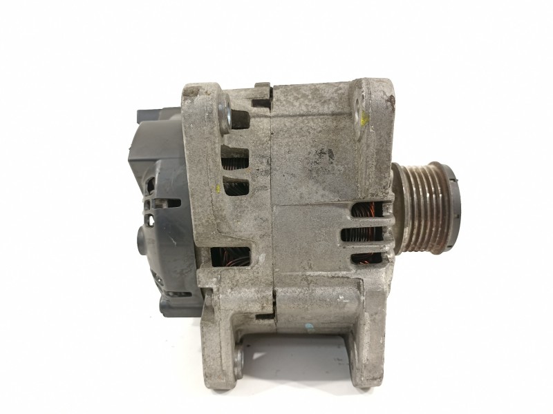 Recambio de alternador para renault fluence referencia OEM IAM 231000026R  