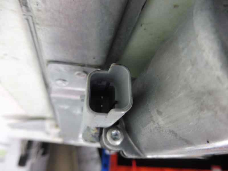 Recambio de elevalunas delantero derecho para citroën berlingo station wagon attraction referencia OEM IAM 9680557880 402104 