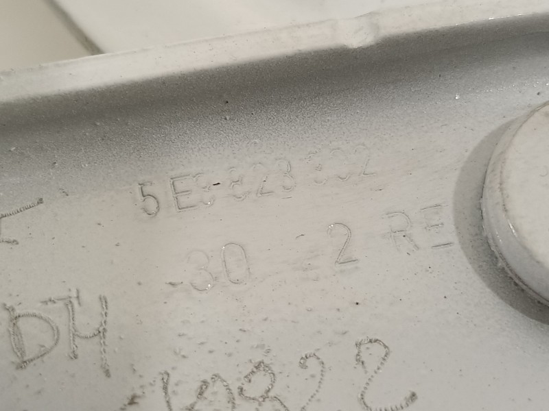 Recambio de bisagra capot para skoda octavia combi (5e5) ambition referencia OEM IAM 5E3823302  