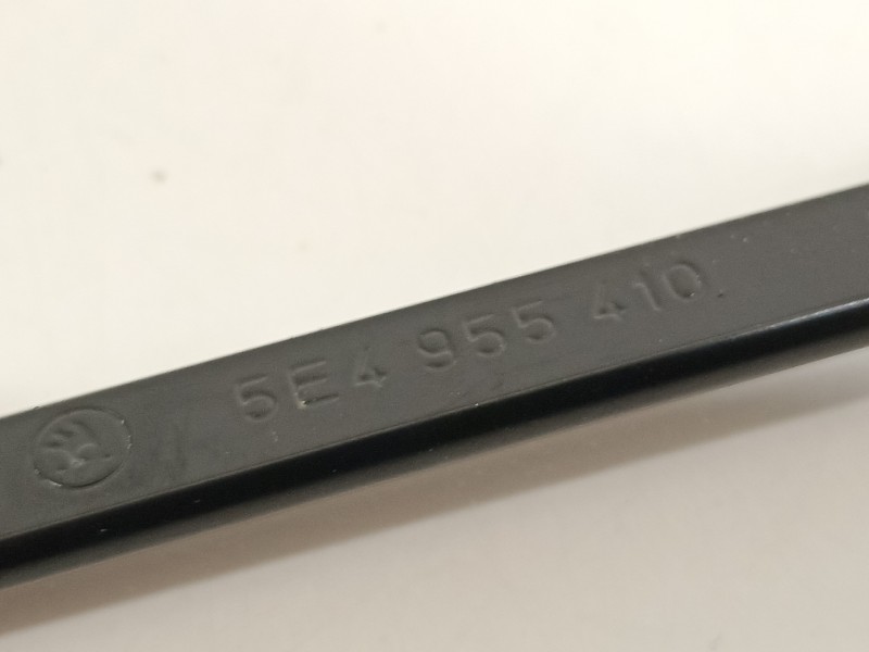 Recambio de brazo limpia delantero derecho para skoda octavia combi (5e5) ambition referencia OEM IAM 5E4955410  