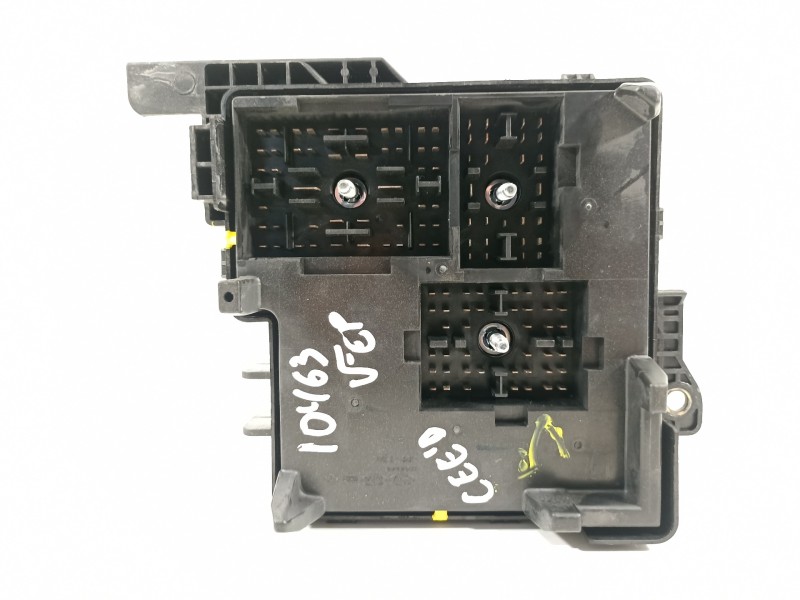 Recambio de caja reles / fusibles para kia cee´d sporty wagon emotion referencia OEM IAM 919501H030  