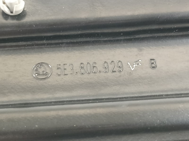 Recambio de travesaño superior para skoda octavia combi (5e5) ambition referencia OEM IAM 5E3806929B  