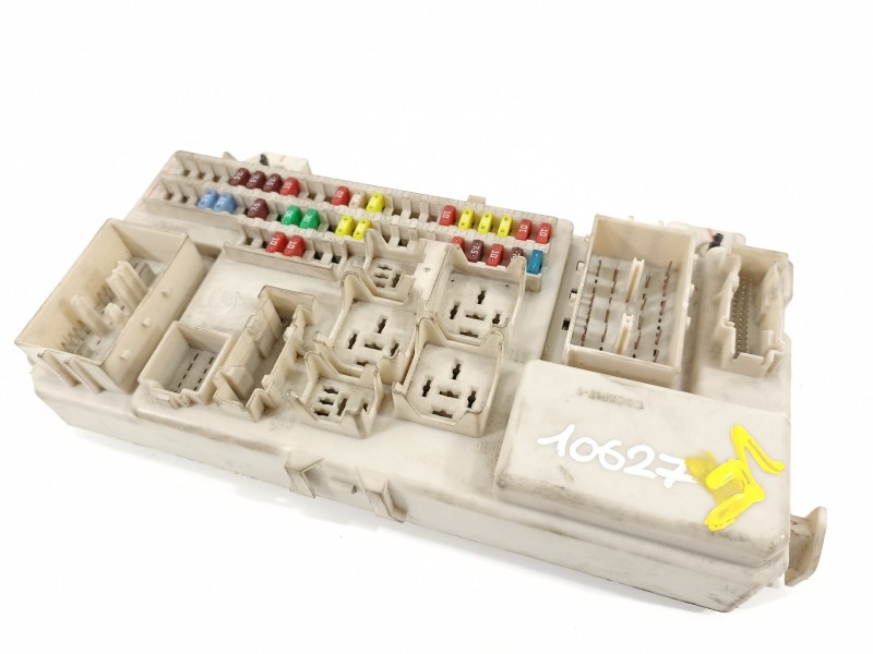 Recambio de caja reles / fusibles para mazda 3 berlina (bk) 1.6 crdt active referencia OEM IAM BP8F66730H 5190800A4 