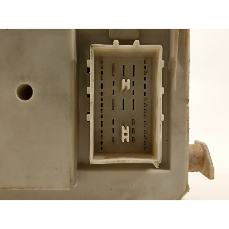 Recambio de caja reles / fusibles para mazda 3 berlina (bk) 1.6 crdt active referencia OEM IAM BP8F66730H 5190800A4 