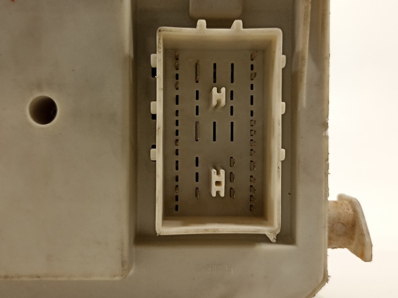 Recambio de caja reles / fusibles para mazda 3 berlina (bk) 1.6 crdt active referencia OEM IAM BP8F66730H 5190800A4 