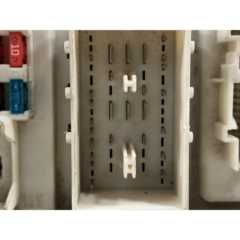 Recambio de caja reles / fusibles para mazda 3 berlina (bk) 1.6 crdt active referencia OEM IAM BP8F66730H 5190800A4 