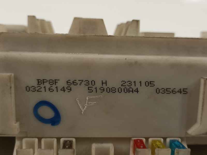 Recambio de caja reles / fusibles para mazda 3 berlina (bk) 1.6 crdt active referencia OEM IAM BP8F66730H 5190800A4 