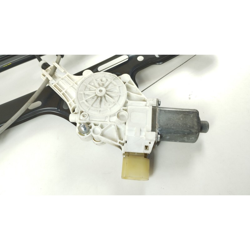 Recambio de elevalunas delantero derecho para bmw serie 1 berlina (e81/e87) 116d referencia OEM IAM 7067796 6927028 0130822227