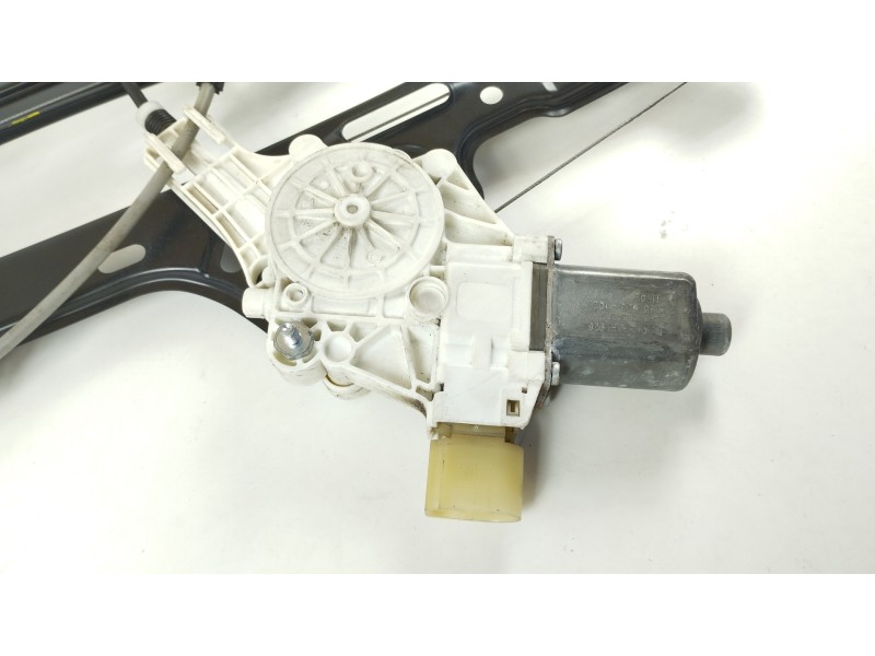 Recambio de elevalunas delantero derecho para bmw serie 1 berlina (e81/e87) 116d referencia OEM IAM 7067796 6927028 0130822227