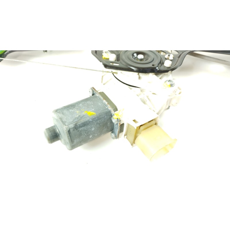 Recambio de elevalunas delantero derecho para bmw serie 1 berlina (e81/e87) 116d referencia OEM IAM 7067796 6927028 0130822227