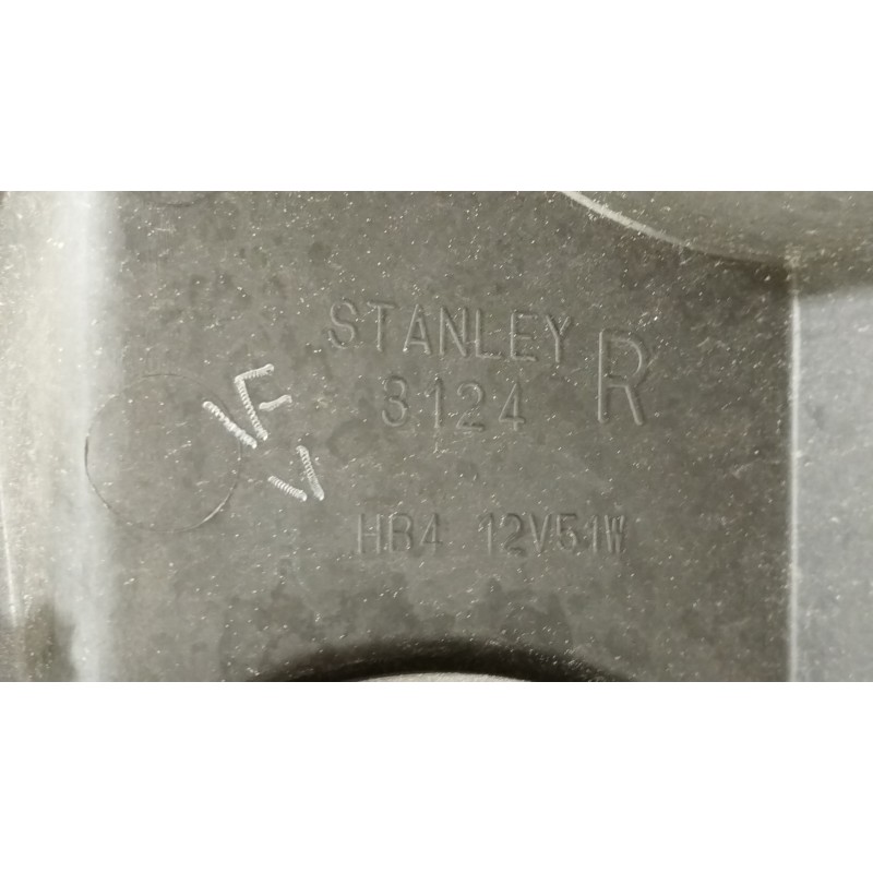 Recambio de faro derecho para toyota corolla verso (r1) 1.8 luna referencia OEM IAM 7357230400  