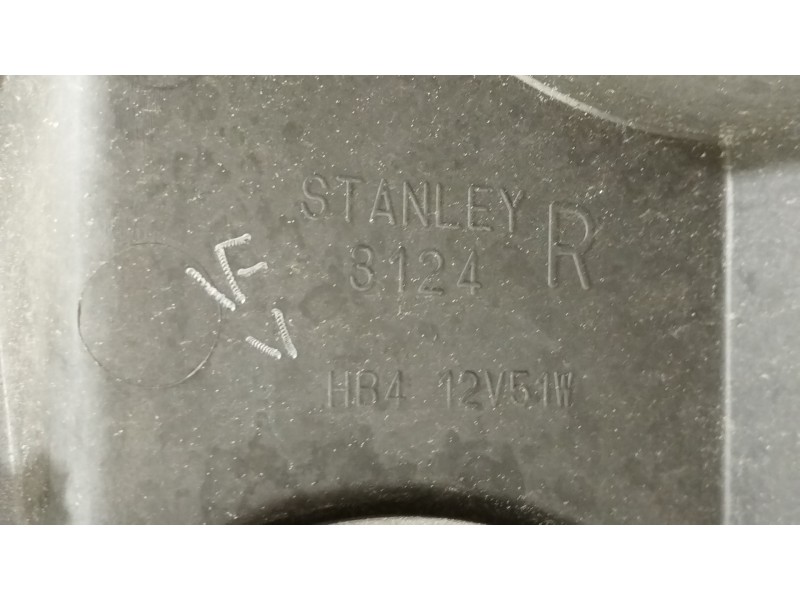 Recambio de faro derecho para toyota corolla verso (r1) 1.8 luna referencia OEM IAM 7357230400  