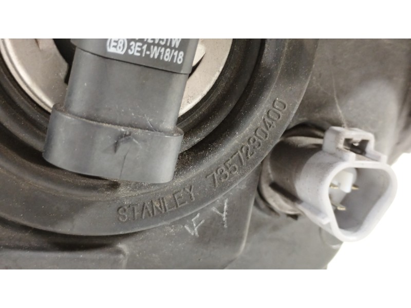 Recambio de faro derecho para toyota corolla verso (r1) 1.8 luna referencia OEM IAM 7357230400  