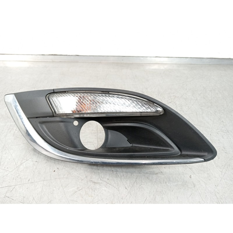 Recambio de rejilla paragolpes derecha para opel astra j sports tourer selective referencia OEM IAM 13368709 13367143 