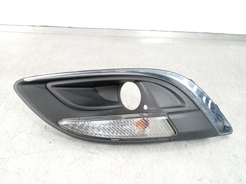 Recambio de rejilla paragolpes derecha para opel astra j sports tourer selective referencia OEM IAM 13368709 13367143 