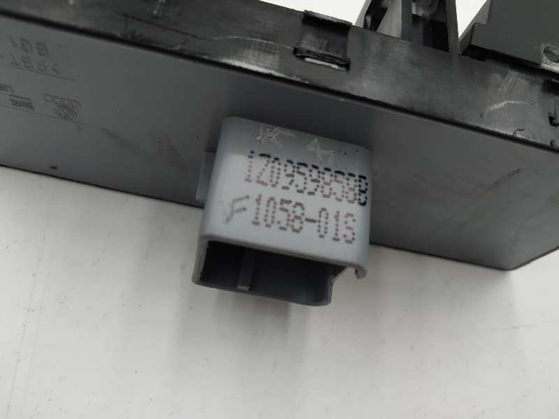 Recambio de mando elevalunas delantero izquierdo para skoda octavia berlina (1z3) trend referencia OEM IAM 1Z0959858B  