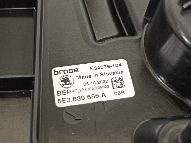 Recambio de elevalunas trasero derecho para skoda octavia combi (5e5) ambition referencia OEM IAM 5E839656A 5Q0959408D 