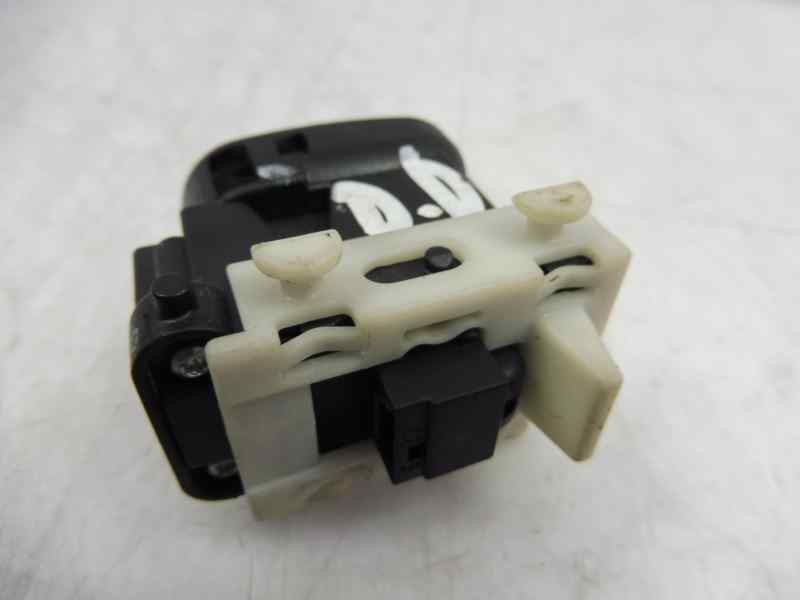 Recambio de mando elevalunas delantero derecho para mercedes-benz clase clk (w209) coupe 320 (209.365) referencia OEM IAM 203820